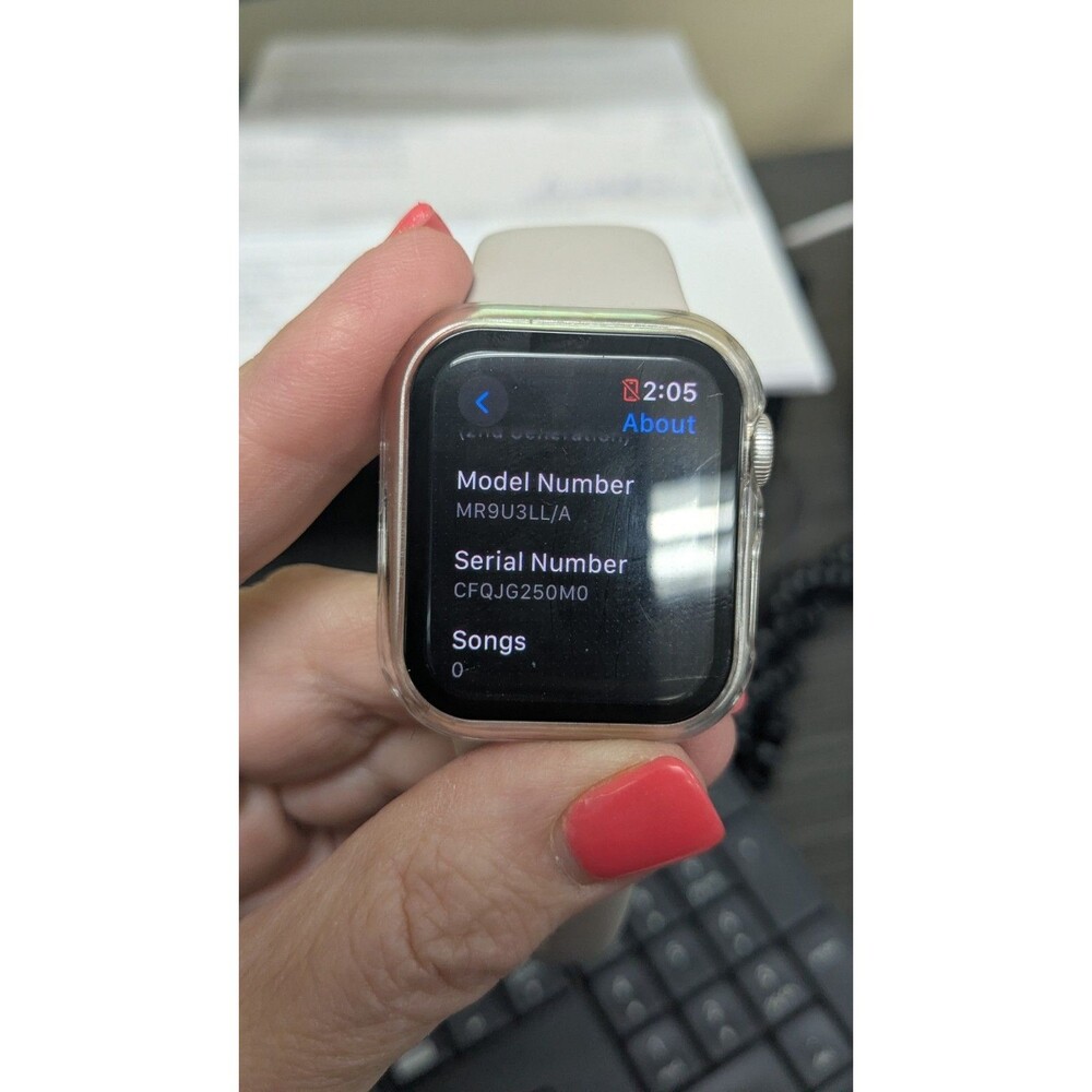 Apple Watch SE 2nd Gen (GPS) 40mm Starlight  Starlight Sport Ban S/M